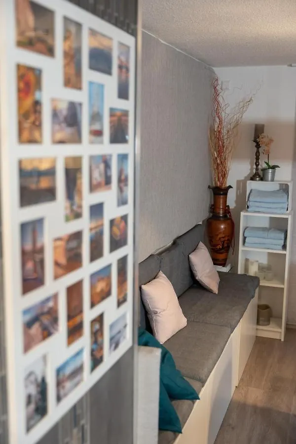 Homestay #1 Modernes Zimmer Mit Pool Und Garten Memmingen