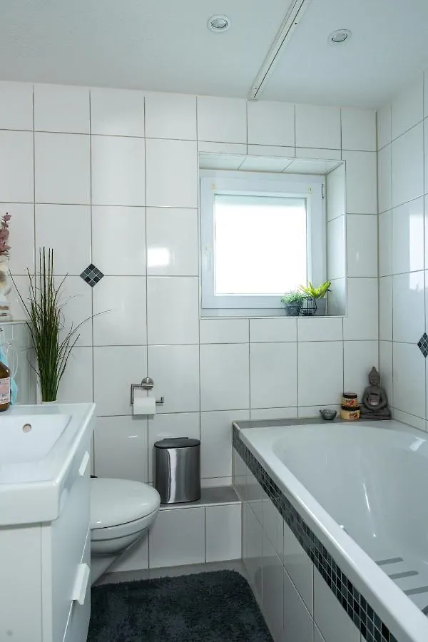 Homestay #1 Modernes Zimmer Mit Pool Und Garten Memmingen