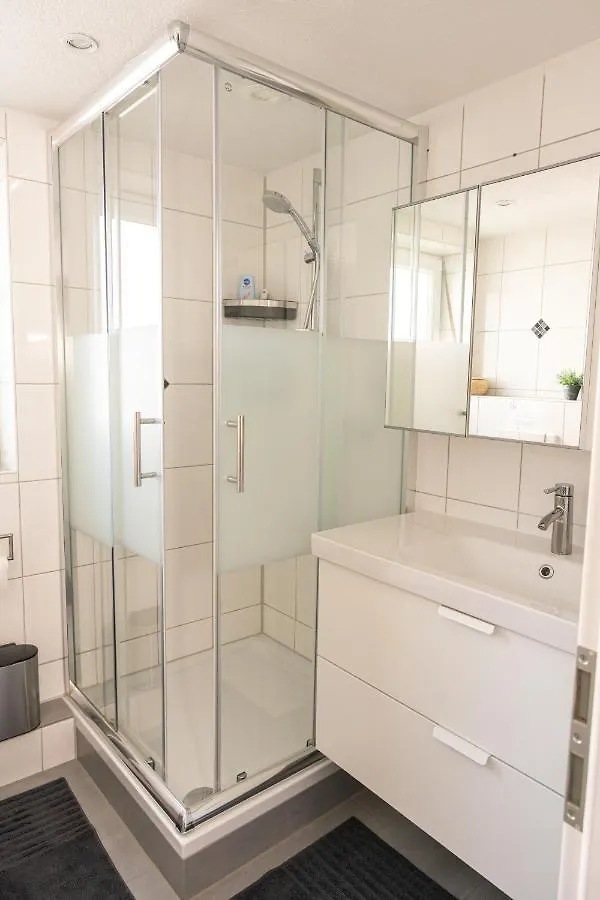 Homestay #1 Modernes Zimmer Mit Pool Und Garten Memmingen