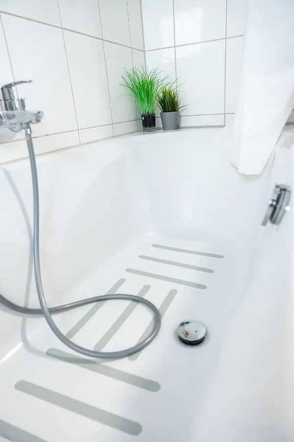 Homestay #1 Modernes Zimmer Mit Pool Und Garten Memmingen Germany
